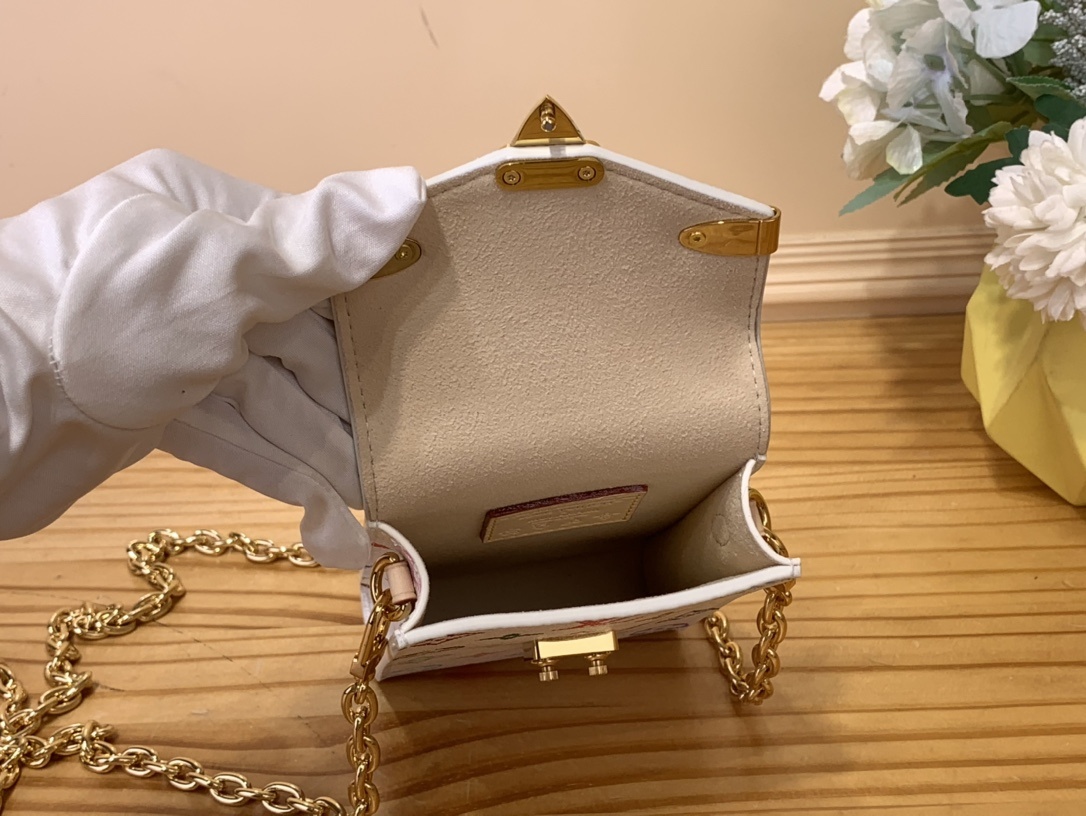 Louis Vuitton M13572