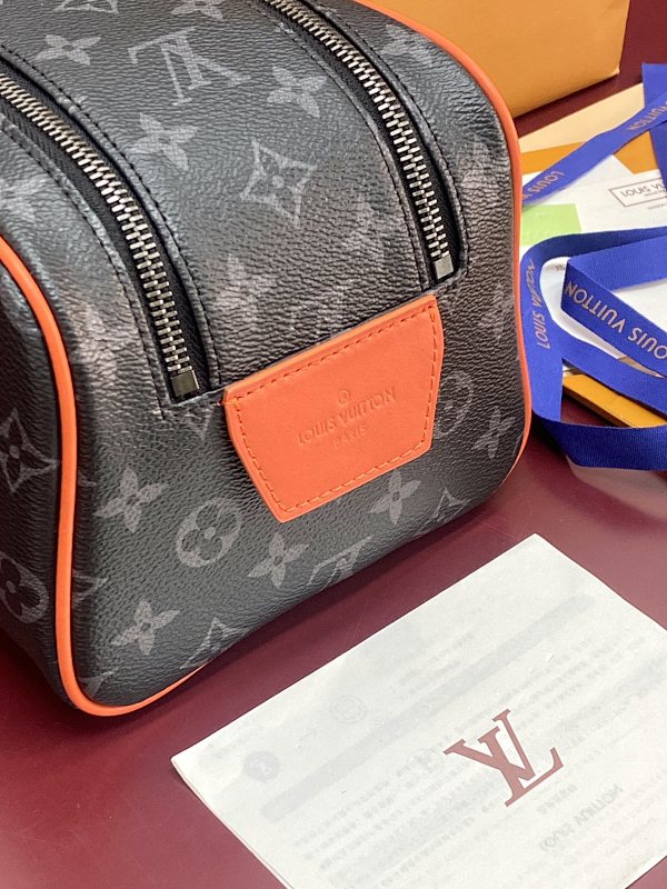 Louis Vuitton M15246