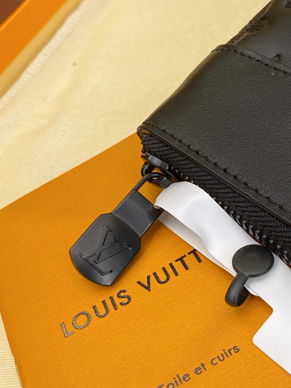 Louis Vuitton M62903