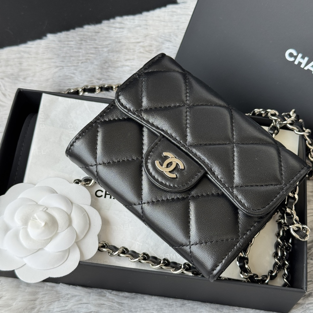 Chanel AP0238