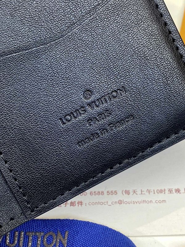 Louis Vuitton M83130