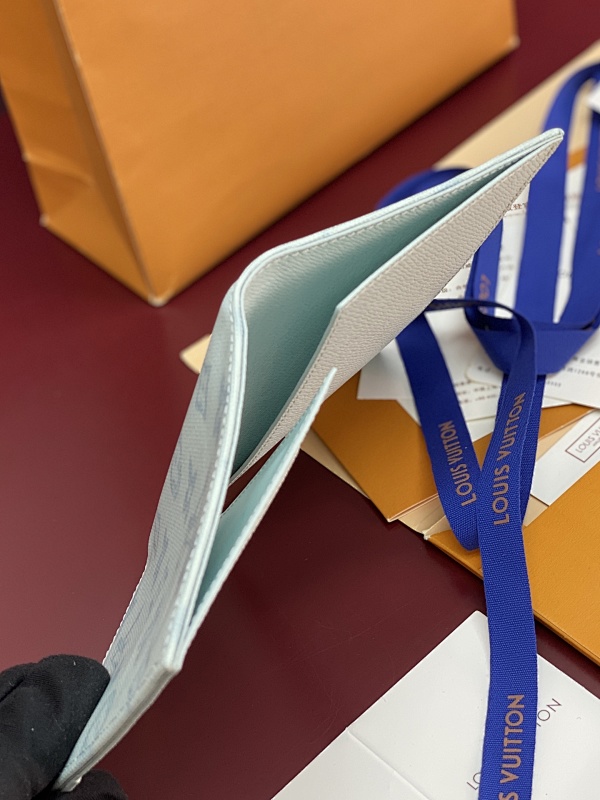 Louis Vuitton M27612