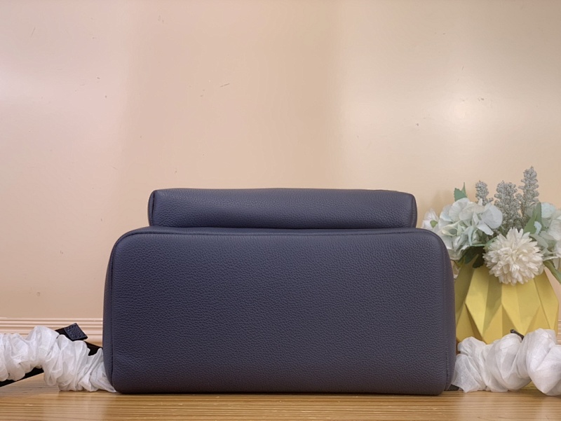 Louis Vuitton M26022