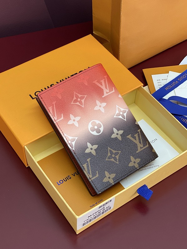 Louis Vuitton M28008