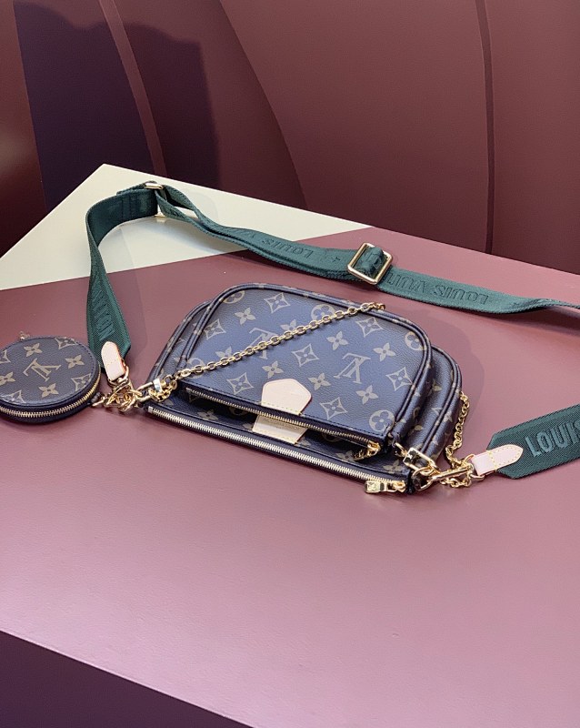 Louis Vuitton M44813