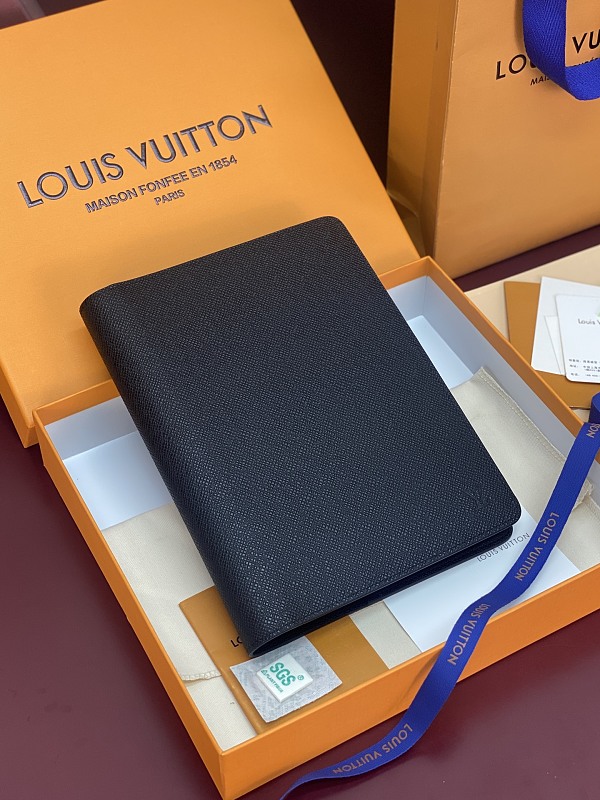 Louis Vuitton R20100