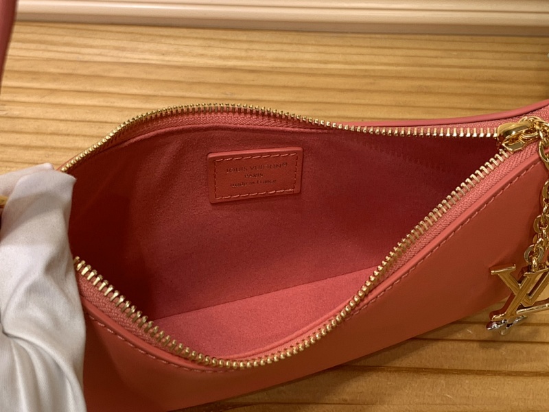 Louis Vuitton M25784