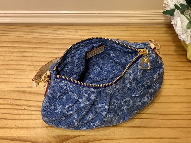 Louis Vuitton M13571