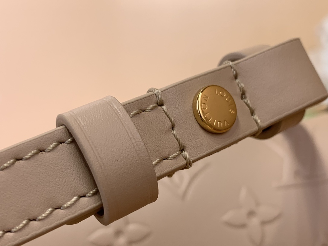 Louis Vuitton M14714