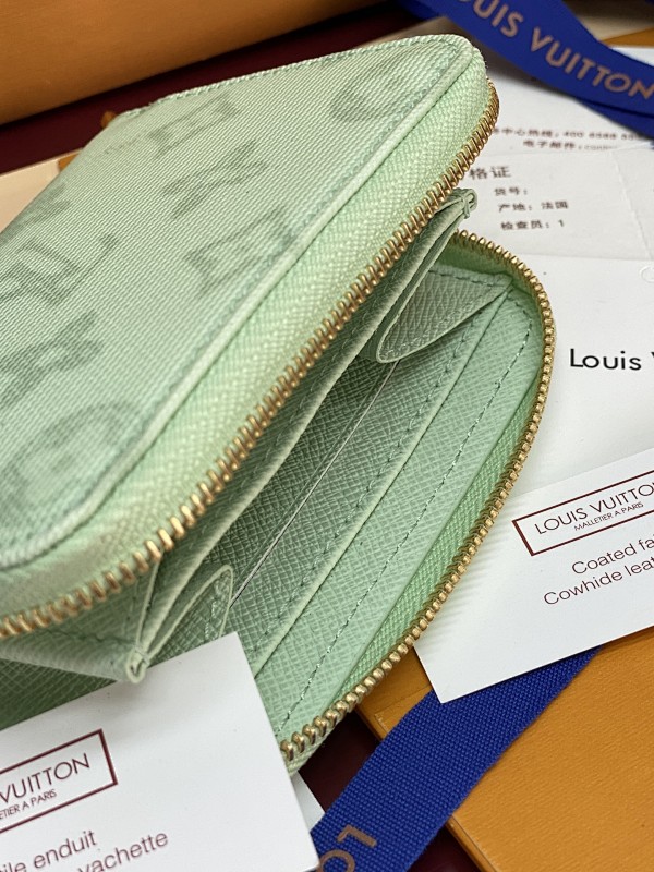Louis Vuitton M27721