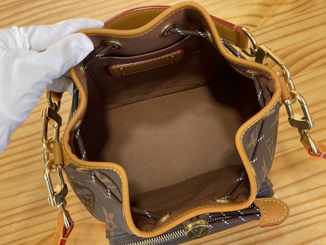 Louis Vuitton Louis Vuitton