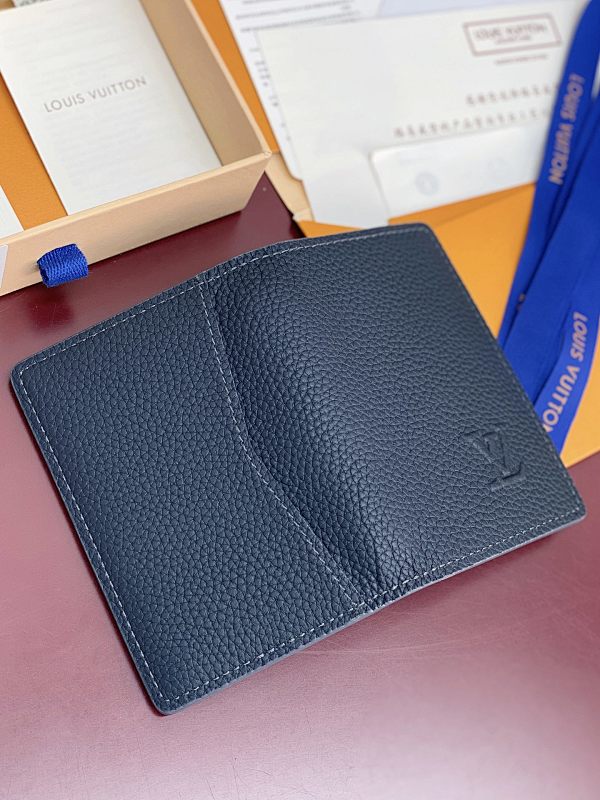 Louis Vuitton M83130