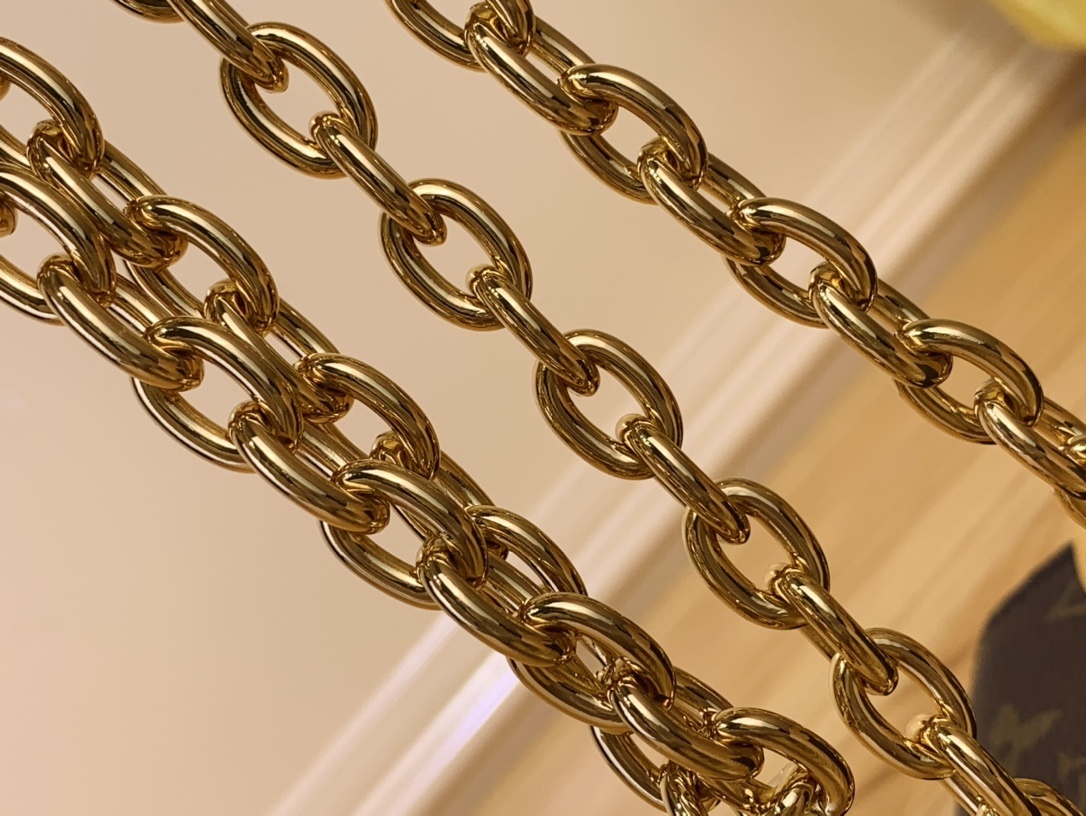 Louis Vuitton M13572