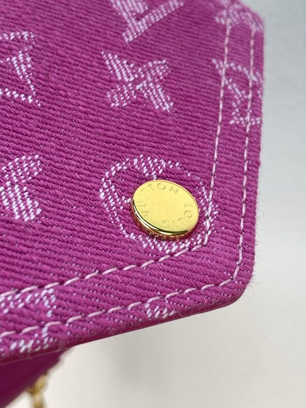 Louis Vuitton M27707