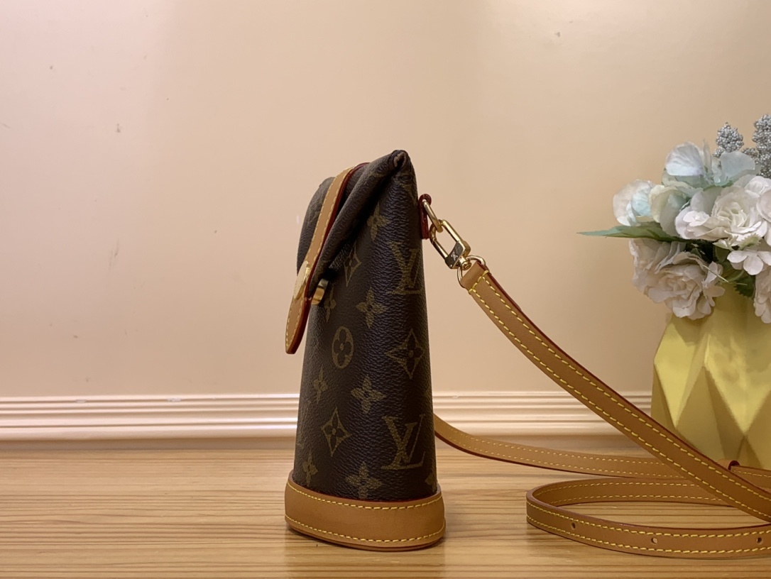 Louis Vuitton M14056