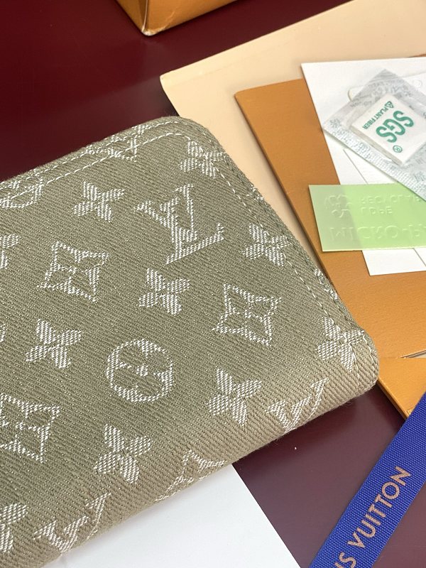 Louis Vuitton M28297