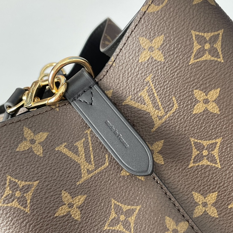 Louis Vuitton M44020