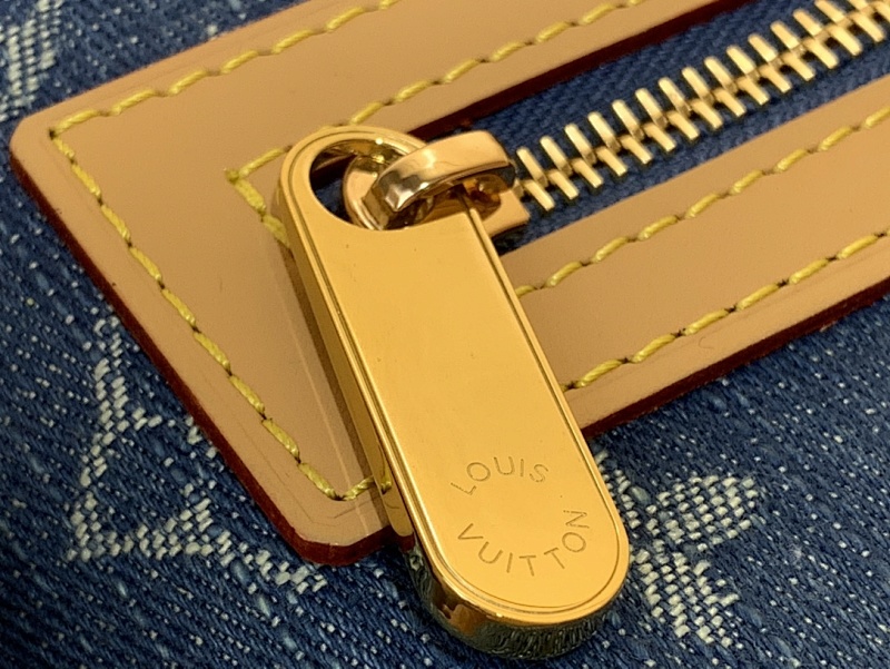 Louis Vuitton M95210