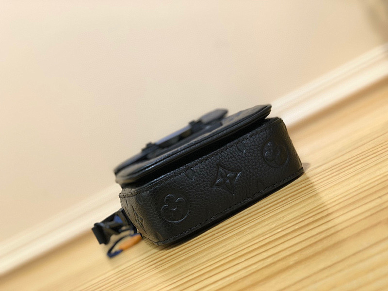 Louis Vuitton M81524