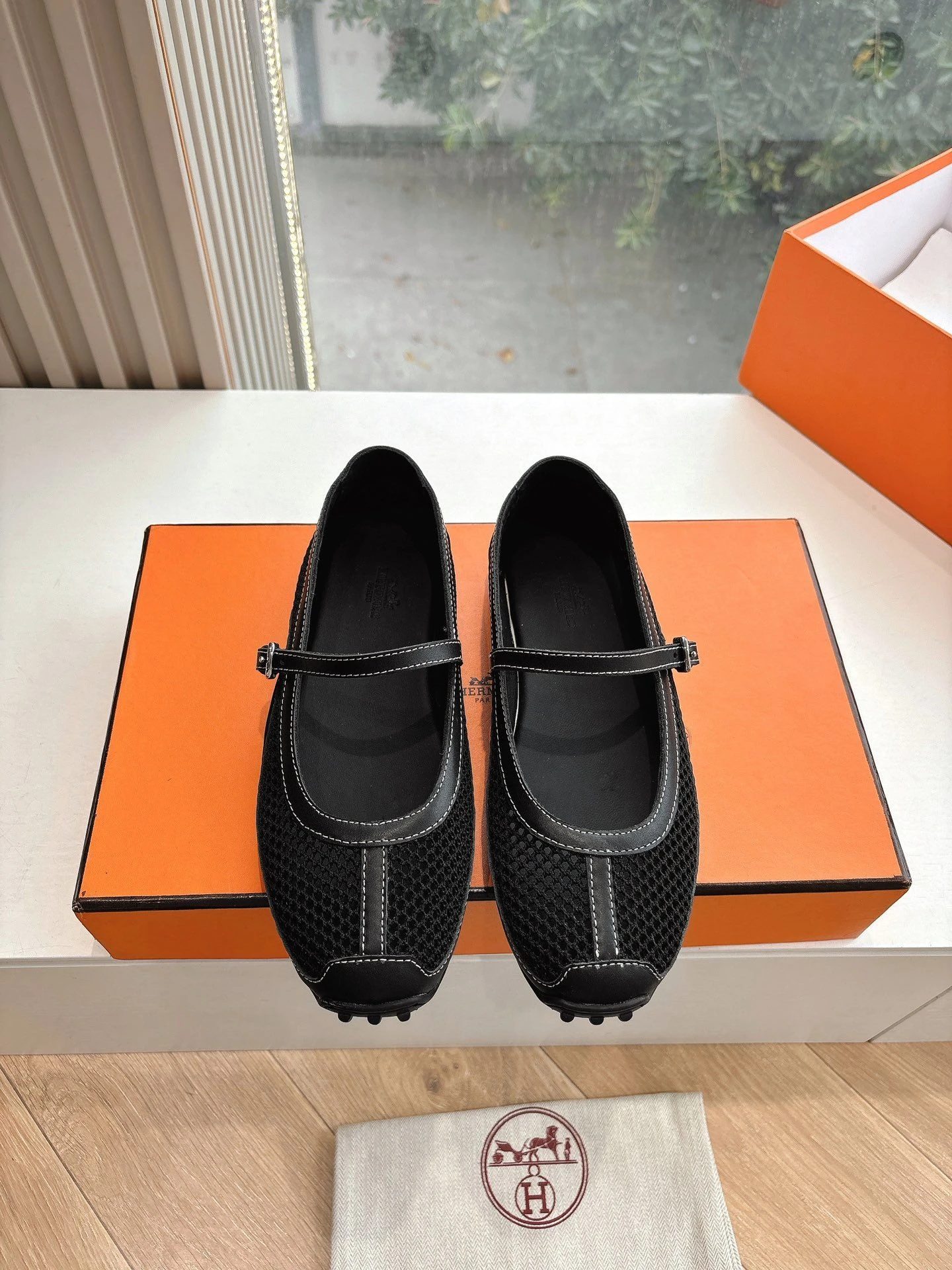 Hermes Hermès Paris Ballerina Flats (Black)