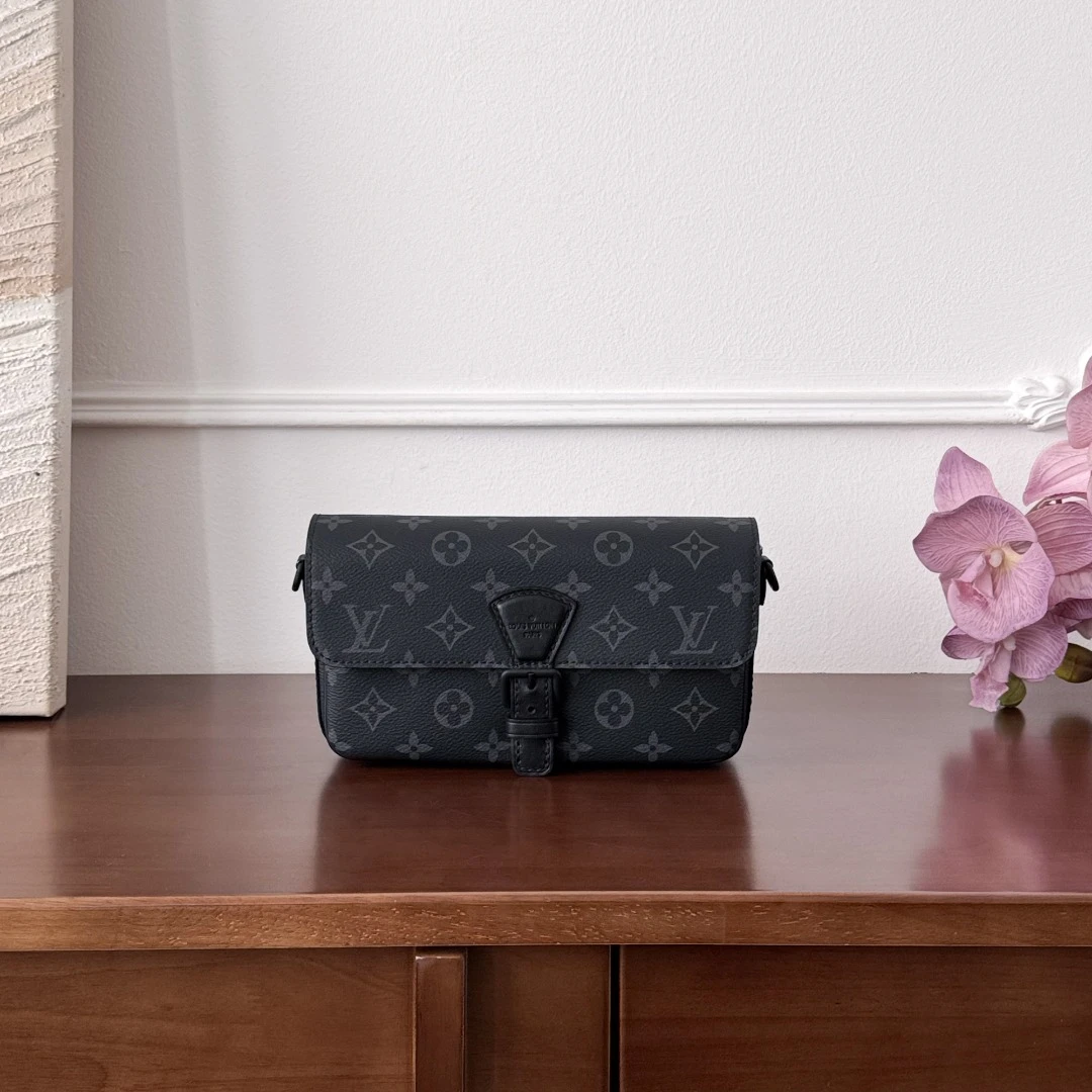 Louis Vuitton Montsouris all-black