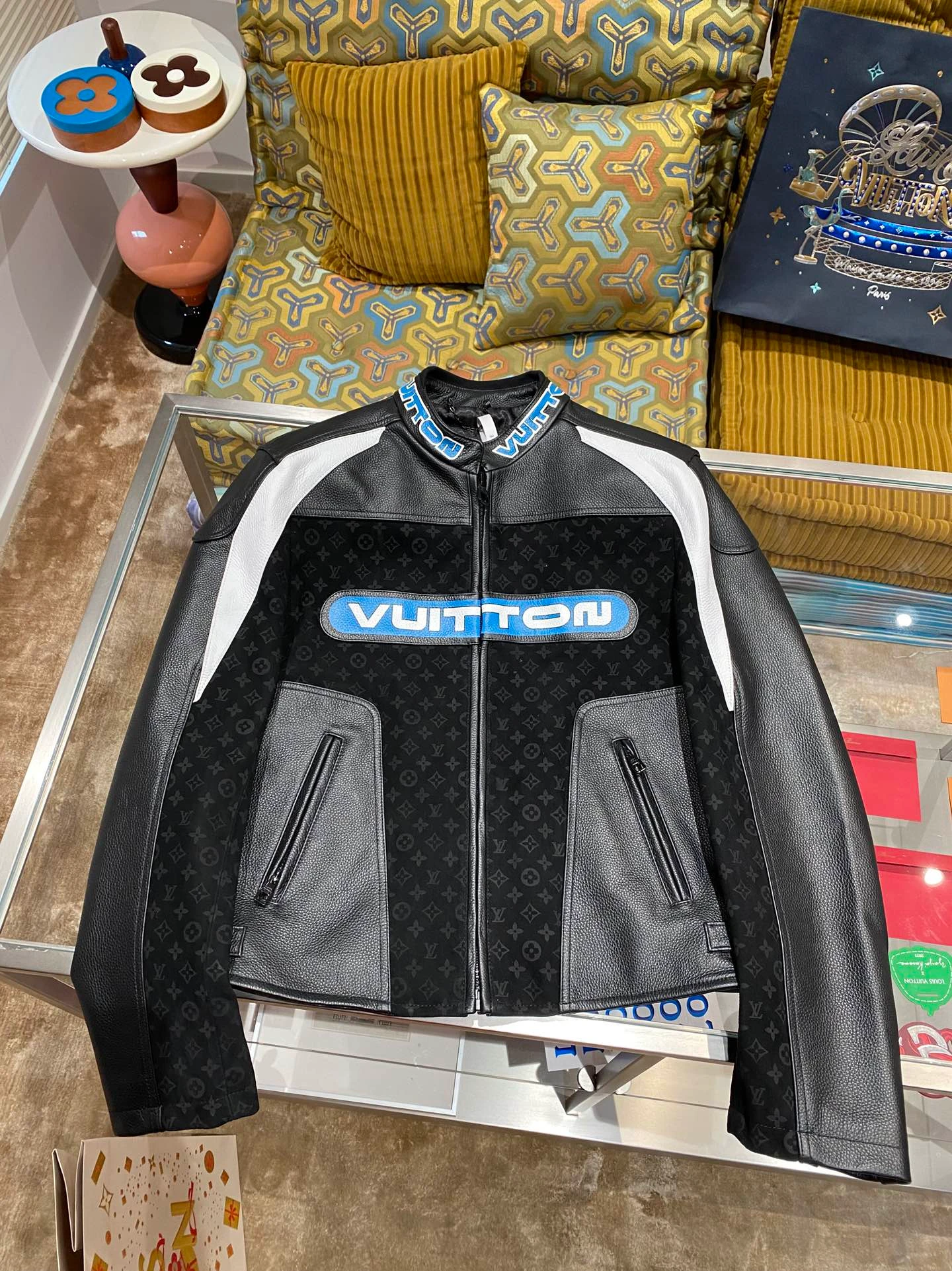 Premium Leather Louis Vuitton VUITTON